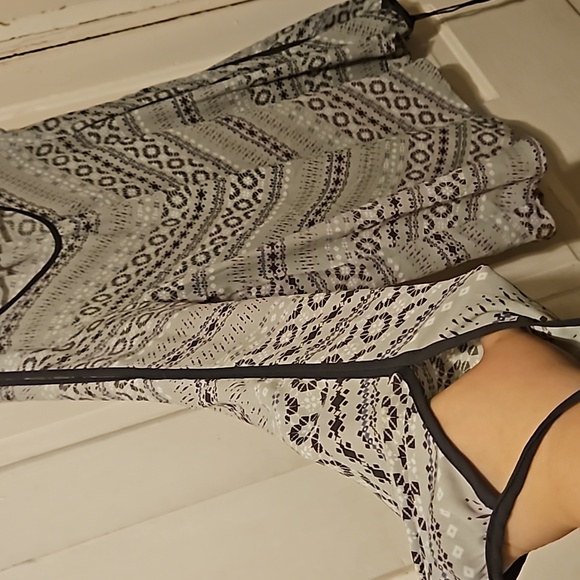 Two Maurices Blouses size XL Grey long sleeve with tie and sage green short lay - Picture 12 of 12